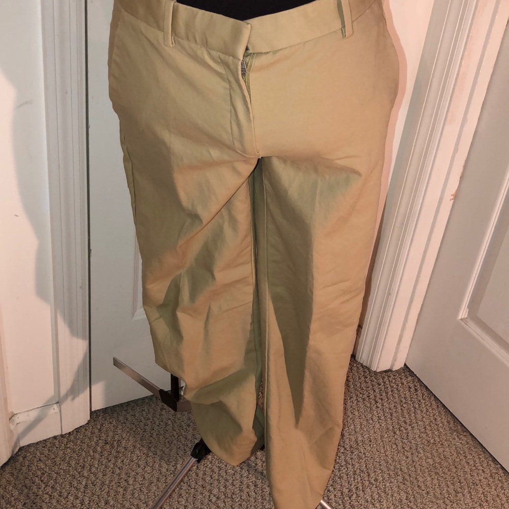 Gap Tailor Crop 3/4 length Khaki pants size 6R